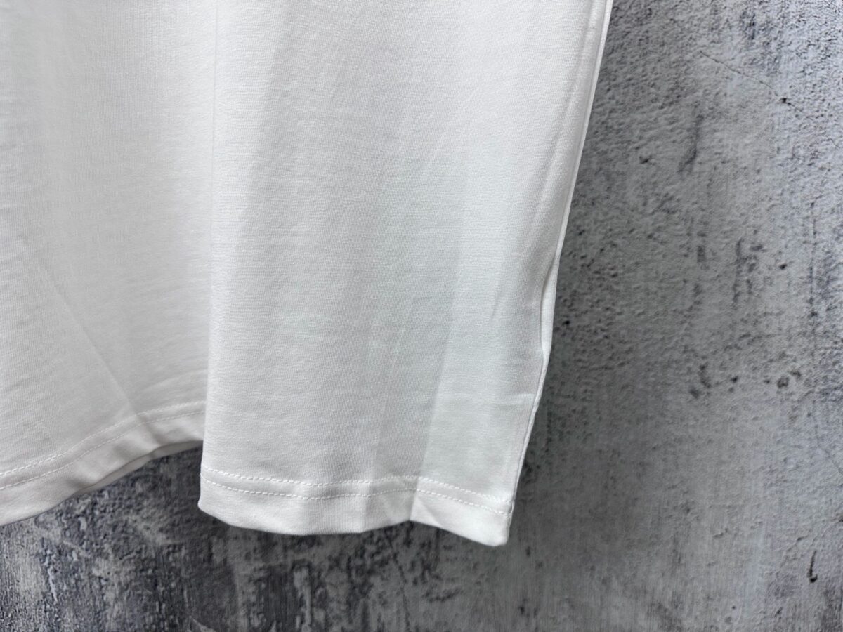 P70 【DIOR】迪奥 25ss 字母logoT恤短袖 重磅克重260g纯棉双纱面料 螺纹定织定染通肩拉条工艺增加衣物清洗寿命 触感舒适 品质上乘 全套辅料定制 三标齐全 上身超赞.宽松os版型 男女同款 各种身材都可轻松驾驭，值得入手的一件精品 认准版本。 尺码：XS-L