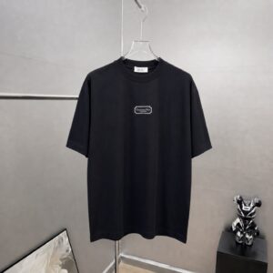 P75 dio～迪奥cd胸前刺绣 《区别通货面料》双纱纯棉 短袖tee 上身十分舒适，男女同款半袖，落肩宽松版型 颜色: 黑色 白色 咖啡色 尺码：S（90-130斤） M（125-150斤） L（135-165斤） XL（160-190斤） XXL（185-220斤）