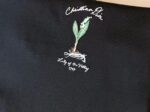 P65 DIOR迪奥 刺绣款 2026春夏经典圆领短袖T恤采用280克双纱精棉，衣服偏厚使整体高透气和柔软性，高版本，三标齐全！男女同款 颜色：白色 黑色 灰色 杏色 -尺码：S M L XL