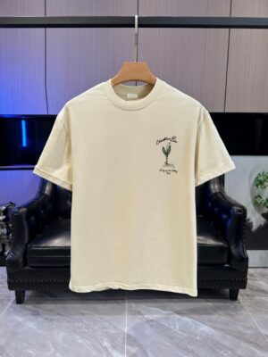 P65 DIOR迪奥 刺绣款 2026春夏经典圆领短袖T恤采用280克双纱精棉，衣服偏厚使整体高透气和柔软性，高版本，三标齐全！男女同款 颜色：白色 黑色 灰色 杏色 -尺码：S M L XL