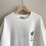 P70 款号TM1037 Dior迪奥小树苗字母刺绣圆领短袖 面料：280克32支双纱纯棉面料 工艺：重工精梳棉 螺纹同缸同色 整体不会有色差 当下热度爆款 男女情侣款 定制原版一致辅料 三标齐全 os宽松版型 最大可穿到200斤左右 颜色：黑色 白色 尺码：S M L XL