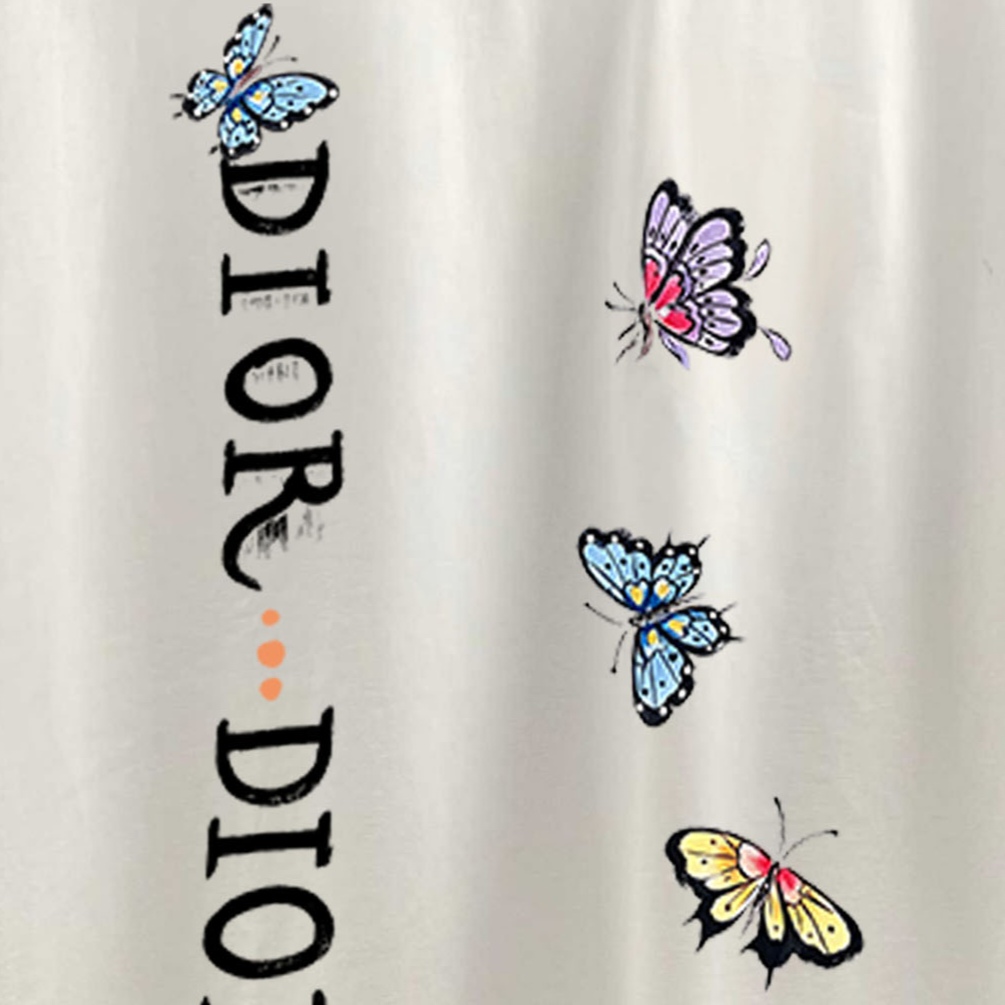 P80 Dir* 迪*奥 2026春夏新款 彩蝶字母logo印花工艺 简约大方 双纱定制平纹纯棉面料 短袖T恤 男女同款 颜色：黑色 白色 酒红色 尺码： S （90-130斤） M （120-150斤） L （140-165斤） XL （160-180斤） XXL （180-210斤）