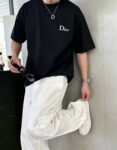 weigou_182848_7_9270c1147e P75 dio~ 迪奥字母签名刺绣,官方同款 《区别通货面料》 双纱纯棉,紧密纱线短袖tee上身十分舒适,男女同款半袖,落肩宽松版型 颜色: 黑色 白色 咖啡色 尺码:S(90-130斤) M(125-150斤) L(135-165斤) XL(160-190斤) XXL(185-220斤)