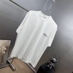 weigou_182989_2_9d0b880385 P75 dio~ 迪奥字母签名刺绣,官方同款 《区别通货面料》 双纱纯棉,紧密纱线短袖tee上身十分舒适,男女同款半袖,落肩宽松版型 颜色: 黑色 白色 咖啡色 尺码:S(90-130斤) M(125-150斤) L(135-165斤) XL(160-190斤) XXL(185-220斤)