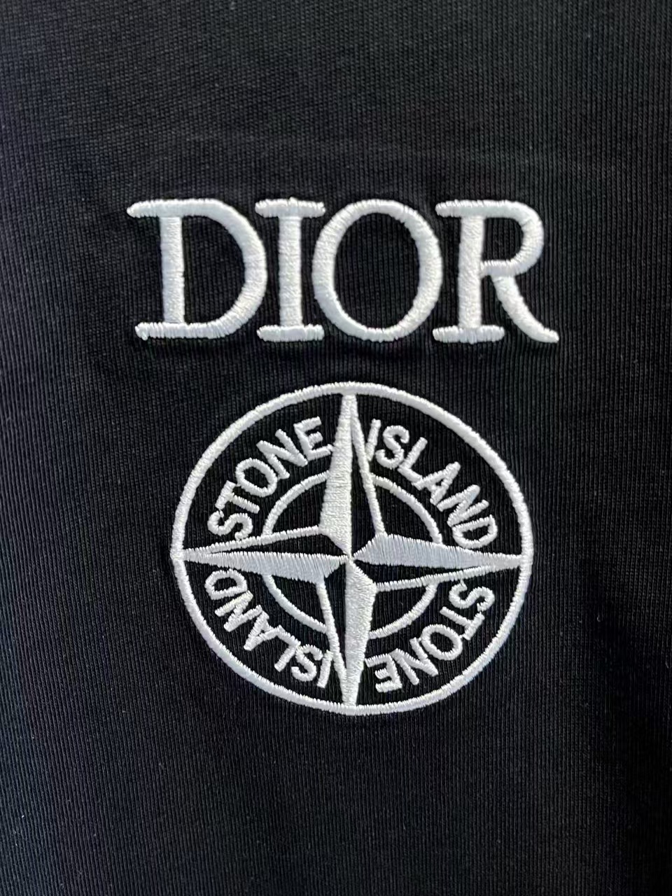 P65 DIOR迪奥 刺绣款 2026春夏经典圆领短袖T恤采用280克双纱精棉，衣服偏厚使整体高透气和柔软性，高版本，三标齐全！男女同款 颜色：白色 黑色 灰色 杏色 -尺码：S M L XL