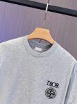 P65 DIOR迪奥 刺绣款 2026春夏经典圆领短袖T恤采用280克双纱精棉，衣服偏厚使整体高透气和柔软性，高版本，三标齐全！男女同款 颜色：白色 黑色 灰色 杏色 -尺码：S M L XL