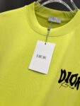P80 Dio* 迪奥 2026春夏新款 经典字母立体烫钻工艺 简约大方 定制双纱平纹纯棉面料 短袖T恤 男女同款 尺码S M L XL XXL 五个码 黑色 白色 玫红 莹光绿