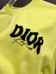 P80 Dio* 迪奥 2026春夏新款 经典字母立体烫钻工艺 简约大方 定制双纱平纹纯棉面料 短袖T恤 男女同款 尺码S M L XL XXL 五个码 黑色 白色 玫红 莹光绿