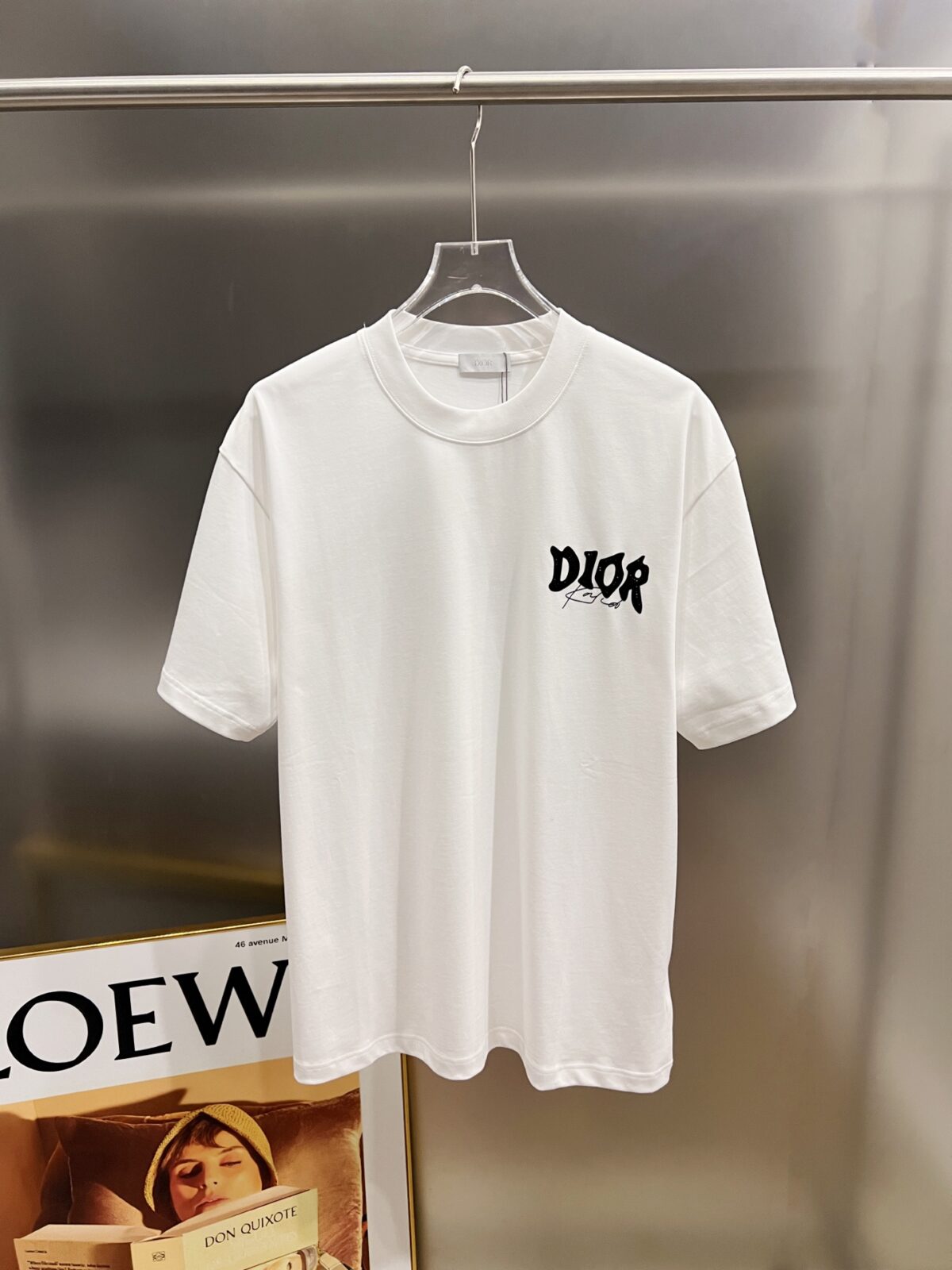 P80 Dio* 迪奥 2026春夏新款 经典字母立体烫钻工艺 简约大方 定制双纱平纹纯棉面料 短袖T恤 男女同款 尺码S M L XL XXL 五个码 黑色 白色 玫红 莹光绿