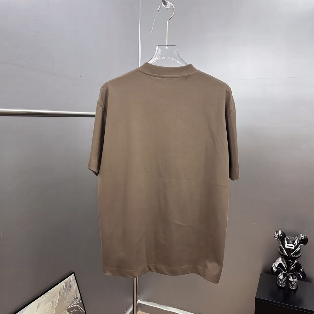 weigou_183727_1_cd028f623e P80 dio~ 迪奥logo字母厚板滴胶 《区别通货面料》 7A抗菌短袖tee 上身十分舒适,男女同款半袖,落肩宽松版型 颜色: 黑色 白色 咖啡色 尺码:S(90-130斤) M(125-150斤) L(135-165斤) XL(160-190斤) XXL(185-220斤)