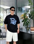 weigou_183840_7_5c32dc79c3 P80 dio~迪奥 厚板滴胶立体字母 《区别通货面料》双纱纯棉紧密纱线短袖T恤, 上身十分舒适,男女同款半袖,落肩宽松版型 颜色: 黑色 白色 咖啡色 尺码:S(90-130斤) M(125-150斤) L(135-165斤) XL(160-190斤) XXL(185-220斤)