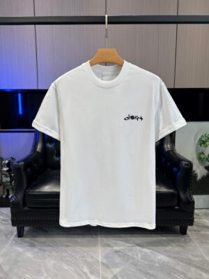 P65 DIOR迪奥 刺绣款 2026春夏经典圆领短袖T恤采用280克双纱精棉，衣服偏厚使整体高透气和柔软性，高版本，三标齐全！男女同款 颜色：白色 黑色 灰色 杏色 -尺码：S M L XL