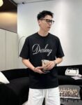weigou_184192_7_7f0f2b20c3 P80 dio~签名款刺绣 区别通货面料:双纱纯棉7A抗菌短袖tee 上身十分舒适,男女同款半袖,落肩宽松版型 颜色: 黑色 白色 咖啡色 尺码:S(90-130斤) M(125-150斤) L(135-165斤) XL(160-190斤) XXL(185-220斤)