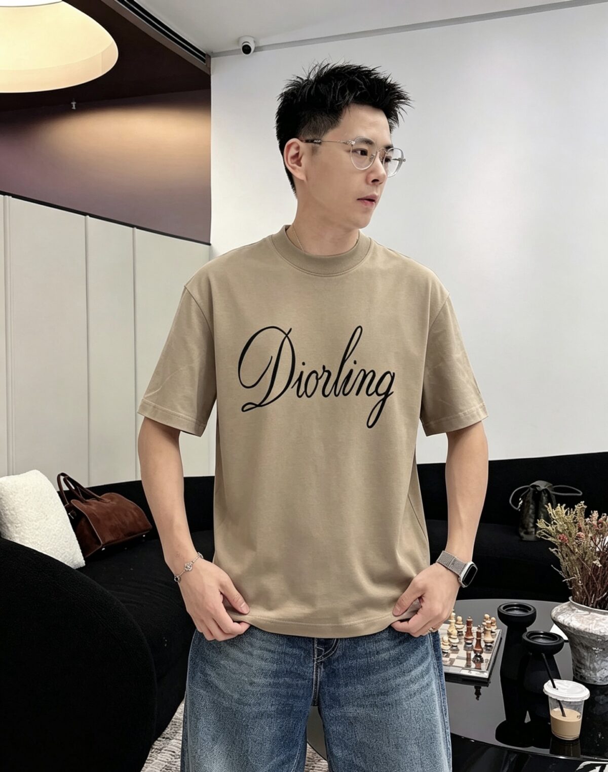 weigou_184247_6_492afdb523 P80 dio~签名款刺绣 区别通货面料:双纱纯棉7A抗菌短袖tee 上身十分舒适,男女同款半袖,落肩宽松版型 颜色: 黑色 白色 咖啡色 尺码:S(90-130斤) M(125-150斤) L(135-165斤) XL(160-190斤) XXL(185-220斤)