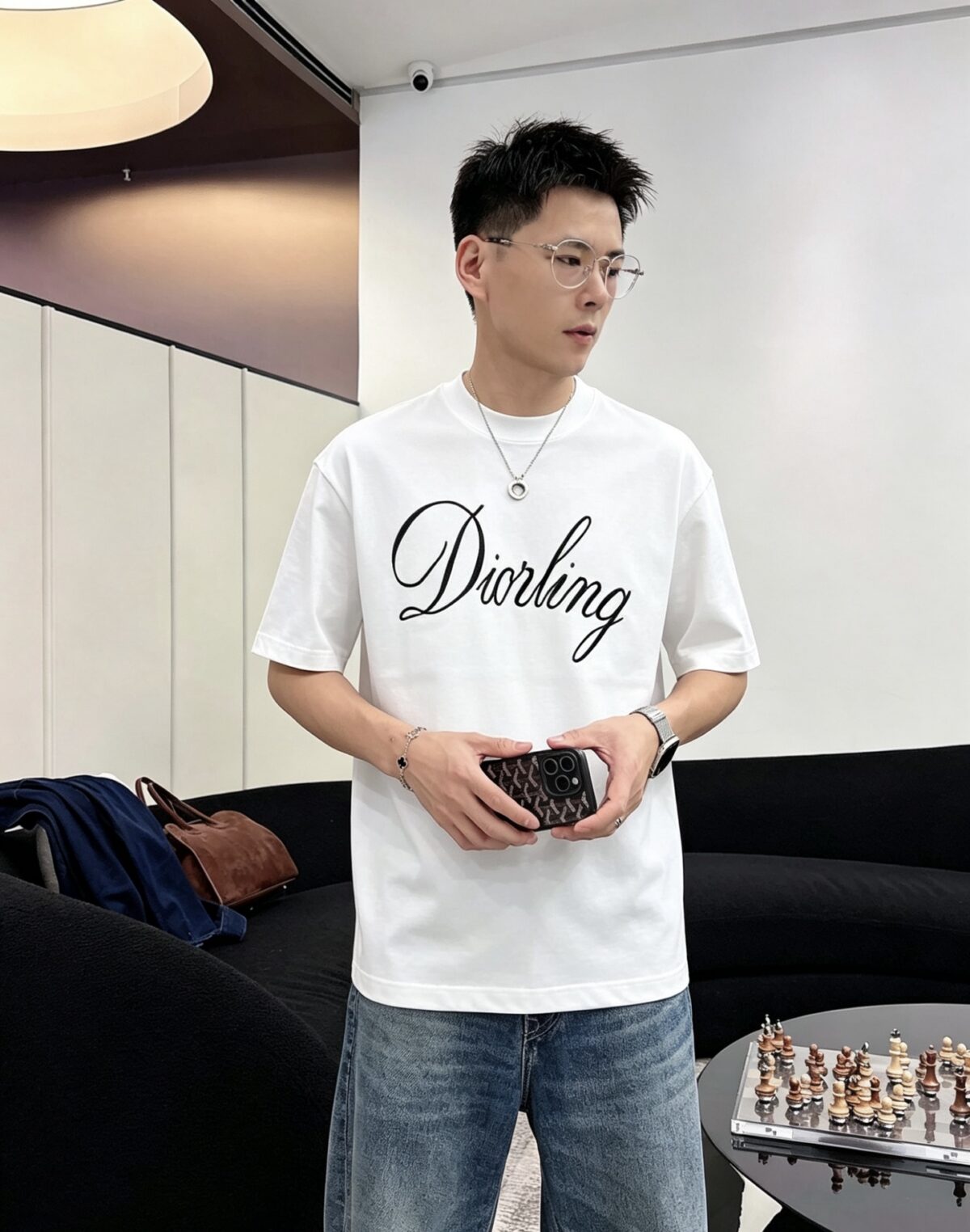 weigou_184302_6_d763c1cfac P80 dio~签名款刺绣 区别通货面料:双纱纯棉7A抗菌短袖tee 上身十分舒适,男女同款半袖,落肩宽松版型 颜色: 黑色 白色 咖啡色 尺码:S(90-130斤) M(125-150斤) L(135-165斤) XL(160-190斤) XXL(185-220斤)