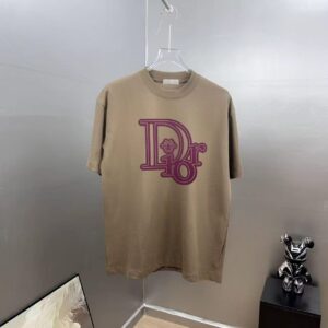 P80 dio～迪奥 厚板滴胶立体字母 《区别通货面料》双纱纯棉紧密纱线短袖T恤， 上身十分舒适，男女同款半袖，落肩宽松版型 颜色: 黑色 白色 咖啡色 尺码：S（90-130斤） M（125-150斤） L（135-165斤） XL（160-190斤） XXL（185-220斤）