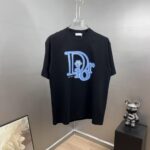 weigou_184566_0_528d700e83 P80 dio~迪奥 厚板滴胶立体字母 《区别通货面料》双纱纯棉紧密纱线短袖T恤, 上身十分舒适,男女同款半袖,落肩宽松版型 颜色: 黑色 白色 咖啡色 尺码:S(90-130斤) M(125-150斤) L(135-165斤) XL(160-190斤) XXL(185-220斤)