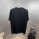 weigou_184566_6_d83789befb P80 dio~迪奥 厚板滴胶立体字母 《区别通货面料》双纱纯棉紧密纱线短袖T恤, 上身十分舒适,男女同款半袖,落肩宽松版型 颜色: 黑色 白色 咖啡色 尺码:S(90-130斤) M(125-150斤) L(135-165斤) XL(160-190斤) XXL(185-220斤)