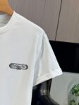 P65 DIOR迪奥 刺绣款 2026春夏经典圆领短袖T恤采用280克双纱精棉，衣服偏厚使整体高透气和柔软性，高版本，三标齐全！男女同款 颜色：白色 黑色 灰色 杏色 -尺码：S M L XL