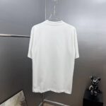 weigou_184793_7_6e3f047f3b P80 dio~ 迪奥爆裂厚板滴胶 《区别通货面料》 7A抗菌短袖tee 上身十分舒适,男女同款半袖,落肩宽松版型 颜色: 黑色 白色 咖啡色 尺码:S(90-130斤) M(125-150斤) L(135-165斤) XL(160-190斤) XXL(185-220斤)