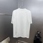 weigou_184850_6_6d7d447275 P80 dio~签名款刺绣 区别通货面料:双纱纯棉7A抗菌短袖tee 上身十分舒适,男女同款半袖,落肩宽松版型 颜色: 黑色 白色 咖啡色 尺码:S(90-130斤) M(125-150斤) L(135-165斤) XL(160-190斤) XXL(185-220斤)