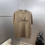 weigou_184902_0_6959194833 P80 dio~签名款刺绣 区别通货面料:双纱纯棉7A抗菌短袖tee 上身十分舒适,男女同款半袖,落肩宽松版型 颜色: 黑色 白色 咖啡色 尺码:S(90-130斤) M(125-150斤) L(135-165斤) XL(160-190斤) XXL(185-220斤)