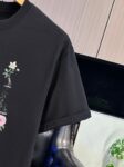 P65 DIOR迪奥2026春夏经典印花圆领短袖T恤采用280克双纱精棉，衣服偏厚使整体高透气和柔软性，高版本，三标齐全！男女同款 颜色：白色 黑色 灰色 杏色 -尺码：S M L Xl