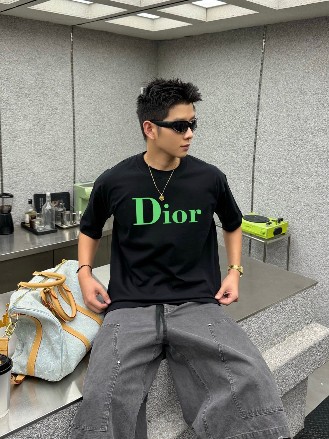 P75 DIOR迪奥2022SS春夏短袖T恤新款 字母印花设计，采用250克双股双纱索罗纳全棉面料，面料舒适，手感更加舒适，， 颜色: 白色 黑色 尺码: M-XXXL