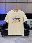 P65 DIOR迪奥2026春夏经典印花圆领短袖T恤采用280克双纱精棉，衣服偏厚使整体高透气和柔软性，高版本，三标齐全！男女同款 颜色：白色 黑色 灰色 杏色 -尺码：S M L Xl