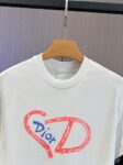 P65 DIOR迪奥2026春夏经典印花圆领短袖T恤采用280克双纱精棉，衣服偏厚使整体高透气和柔软性，高版本，三标齐全！男女同款 颜色：白色 黑色 灰色 杏色 -尺码：S M L Xl