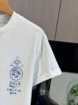 P65 DIOR迪奥2026春夏经典印花圆领短袖T恤采用280克双纱精棉，衣服偏厚使整体高透气和柔软性，高版本，三标齐全！男女同款 颜色：白色 黑色 灰色 杏色 -尺码：S M L Xl