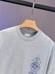 P65 DIOR迪奥2026春夏经典印花圆领短袖T恤采用280克双纱精棉，衣服偏厚使整体高透气和柔软性，高版本，三标齐全！男女同款 颜色：白色 黑色 灰色 杏色 -尺码：S M L Xl
