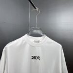 P75 Dio～胸前字母刺绣 《区别通货面料》 7a抗菌短袖tee 上身十分舒适，男女同款半袖，落肩宽松版型 颜色: 黑色 白色 咖啡色 尺码：S（90-130斤） M（125-150斤） L（135-165斤） XL（160-190斤） XXL（185-220斤）