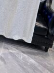 P65 DIOR迪奥2026春夏经典印花圆领短袖T恤采用280克双纱精棉，衣服偏厚使整体高透气和柔软性，高版本，三标齐全！男女同款 颜色：白色 黑色 灰色 杏色 -尺码：S M L Xl