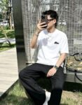 P75 dio～ 迪奥胸前签名logo字母刺绣，官方同款 《区别通货面料》7a抗菌短袖tee 上身十分舒适，男女同款半袖，落肩宽松版型 颜色: 黑色 白色 咖啡色 尺码：S（90-130斤） M（125-150斤） L（135-165斤） XL（160-190斤） XXL（185-220斤）