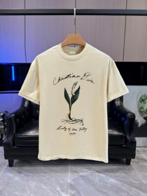 P65 DIOR迪奥2026春夏经典印花圆领短袖T恤采用280克双纱精棉，衣服偏厚使整体高透气和柔软性，高版本，三标齐全！男女同款 颜色：白色 黑色 灰色 杏色 -尺码：S M L Xl