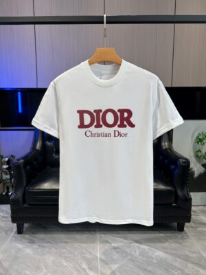 P65 DIOR迪奥2026春夏经典印花圆领短袖T恤采用280克双纱精棉，衣服偏厚使整体高透气和柔软性，高版本，三标齐全！男女同款 颜色：白色 黑色 灰色 杏色 -尺码：S M L Xl