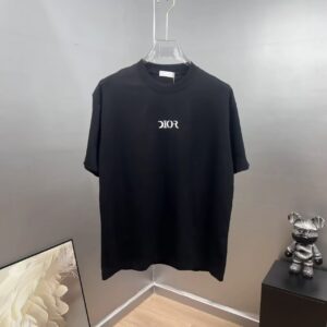 P75 Dio～胸前字母刺绣 《区别通货面料》 7a抗菌短袖tee 上身十分舒适，男女同款半袖，落肩宽松版型 颜色: 黑色 白色 咖啡色 尺码：S（90-130斤） M（125-150斤） L（135-165斤） XL（160-190斤） XXL（185-220斤）
