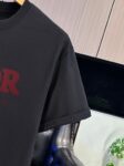 P65 DIOR迪奥2026春夏经典印花圆领短袖T恤采用280克双纱精棉，衣服偏厚使整体高透气和柔软性，高版本，三标齐全！男女同款 颜色：白色 黑色 灰色 杏色 -尺码：S M L Xl