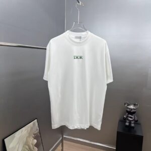 P75 dio～ 迪奥胸前双色字母刺绣 《区别通货面料》7a抗菌短袖tee 上身十分舒适，男女同款半袖，落肩宽松版型 颜色: 黑色 白色 咖啡色 尺码：S（90-130斤） M（125-150斤） L（135-165斤） XL（160-190斤） XXL（185-220斤）