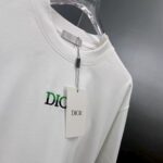 P75 dio～ 迪奥胸前双色字母刺绣 《区别通货面料》7a抗菌短袖tee 上身十分舒适，男女同款半袖，落肩宽松版型 颜色: 黑色 白色 咖啡色 尺码：S（90-130斤） M（125-150斤） L（135-165斤） XL（160-190斤） XXL（185-220斤）