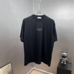 P75 dio～迪奥cd胸前刺绣 《区别通货面料》双纱纯棉 短袖tee 上身十分舒适，男女同款半袖，落肩宽松版型 颜色: 黑色 白色 咖啡色 尺码：S（90-130斤） M（125-150斤） L（135-165斤） XL（160-190斤） XXL（185-220斤）