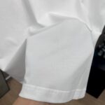P75 dio～迪奥cd胸前刺绣 《区别通货面料》双纱纯棉 短袖tee 上身十分舒适，男女同款半袖，落肩宽松版型 颜色: 黑色 白色 咖啡色 尺码：S（90-130斤） M（125-150斤） L（135-165斤） XL（160-190斤） XXL（185-220斤）