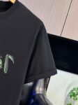 P65 DIOR迪奥2026春夏经典印花圆领短袖T恤采用280克双纱精棉，衣服偏厚使整体高透气和柔软性，高版本，三标齐全！男女同款 颜色：白色 黑色 灰色 杏色 -尺码：S M L Xl
