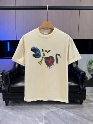 P65 DIOR迪奥2026春夏经典印花圆领短袖T恤采用280克双纱精棉，衣服偏厚使整体高透气和柔软性，高版本，三标齐全！男女同款 颜色：白色 黑色 灰色 杏色 -尺码：S M L Xl