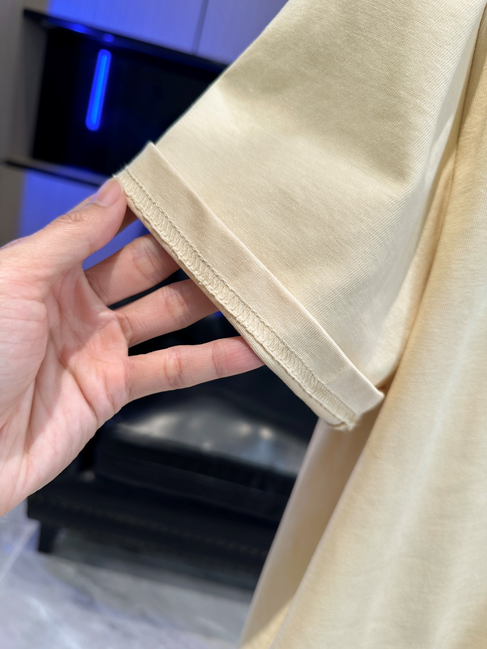 P65 DIOR迪奥2026春夏经典印花圆领短袖T恤采用280克双纱精棉，衣服偏厚使整体高透气和柔软性，高版本，三标齐全！男女同款 颜色：白色 黑色 灰色 杏色 -尺码：S M L Xl