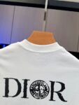 P65 DIOR迪奥2026春夏经典印花圆领短袖T恤采用280克双纱精棉，衣服偏厚使整体高透气和柔软性，高版本，三标齐全！男女同款 颜色：白色 黑色 灰色 杏色 -尺码：S M L Xl