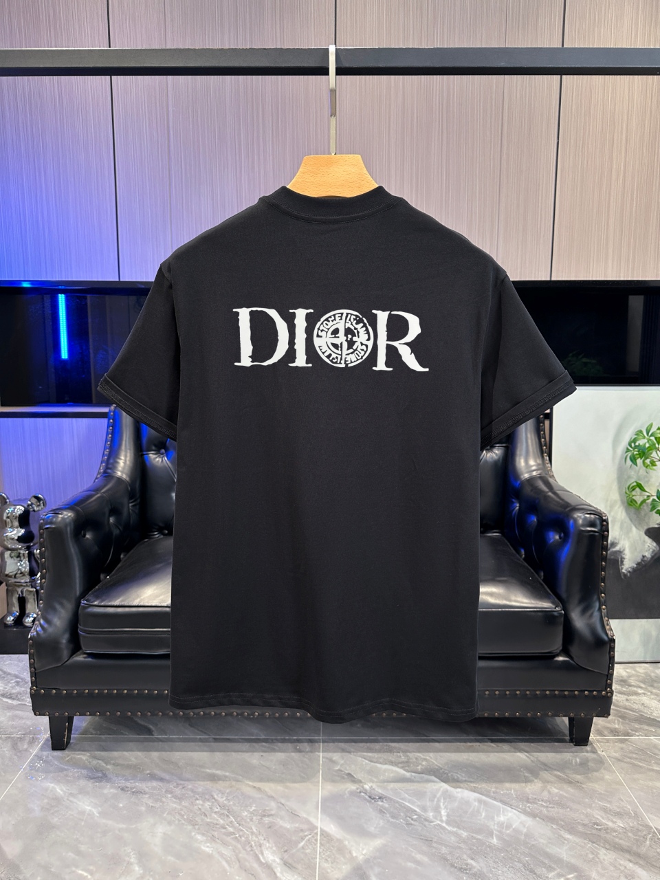 P65 DIOR迪奥2026春夏经典印花圆领短袖T恤采用280克双纱精棉，衣服偏厚使整体高透气和柔软性，高版本，三标齐全！男女同款 颜色：白色 黑色 灰色 杏色 -尺码：S M L Xl