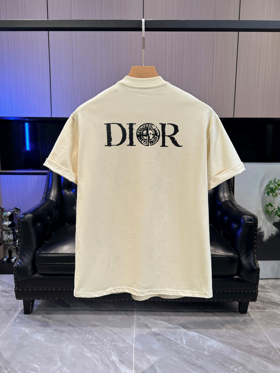 P65 DIOR迪奥2026春夏经典印花圆领短袖T恤采用280克双纱精棉，衣服偏厚使整体高透气和柔软性，高版本，三标齐全！男女同款 颜色：白色 黑色 灰色 杏色 -尺码：S M L Xl
