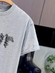 P65 DIOR迪奥2026春夏经典印花圆领短袖T恤采用280克双纱精棉，衣服偏厚使整体高透气和柔软性，高版本，三标齐全！男女同款 颜色：白色 黑色 灰色 杏色 -尺码：S M L Xl